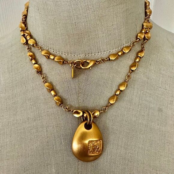 Anne Klein Vintage Lion Head Medallion Pendant Necklace Gold Tone - Picture 1 of 13